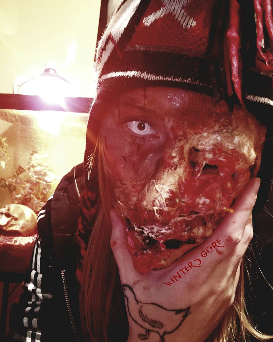winters_gore's tweet photo. #zombie #makeup #fx #halloween https://t.co/expIbnHfY8