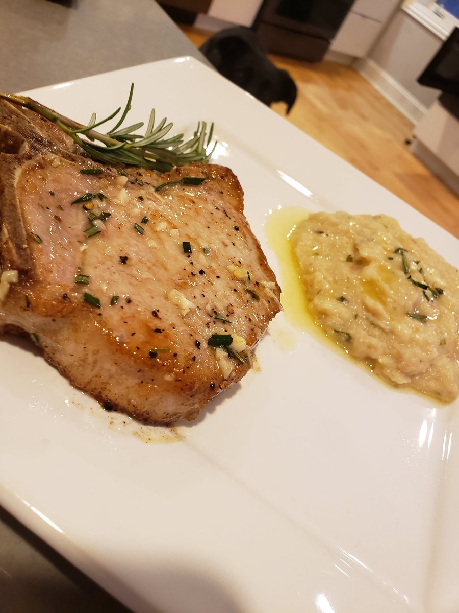 ticketdemain's tweet photo. Pregame Food Porn. Bone in Pork Chop roasted in a rosemary infused garlic butter, served with a savory cauliflower mash. #SuperBowl #foodporn #chefswag #LetsGoNiners https://t.co/l3w4vEk2Ap