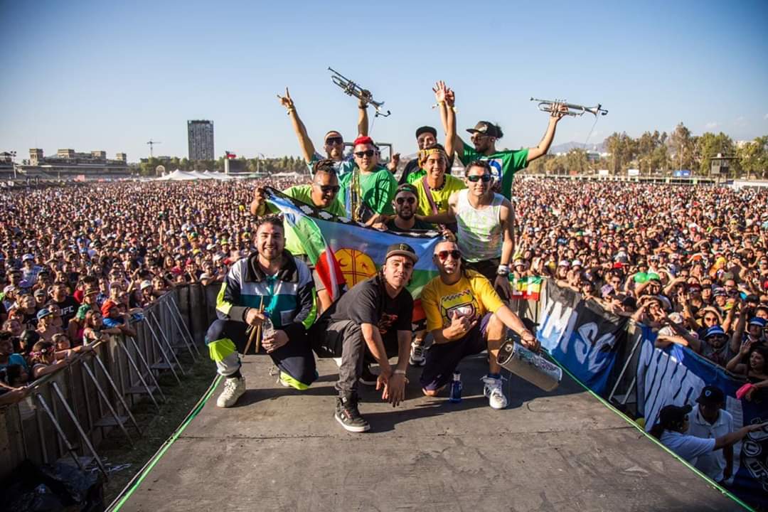 pcayuqueo's tweet photo. Foto desde el Club Hípico de Santiago ✊🏽 #Baketha #Wenufoye #ChileDesperto https://t.co/pxsSvnm7ai