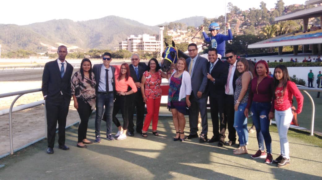 OficialINH's tweet photo. #Hipismo 📸| En la 5° válida, de punta a punta gana la N° 1 "Amapola" con la monta de Kelvin Aray y entrenada por Tomás Sánchez.

#CLUBHIPICOxTLT https://t.co/jZrZW0QAS5
