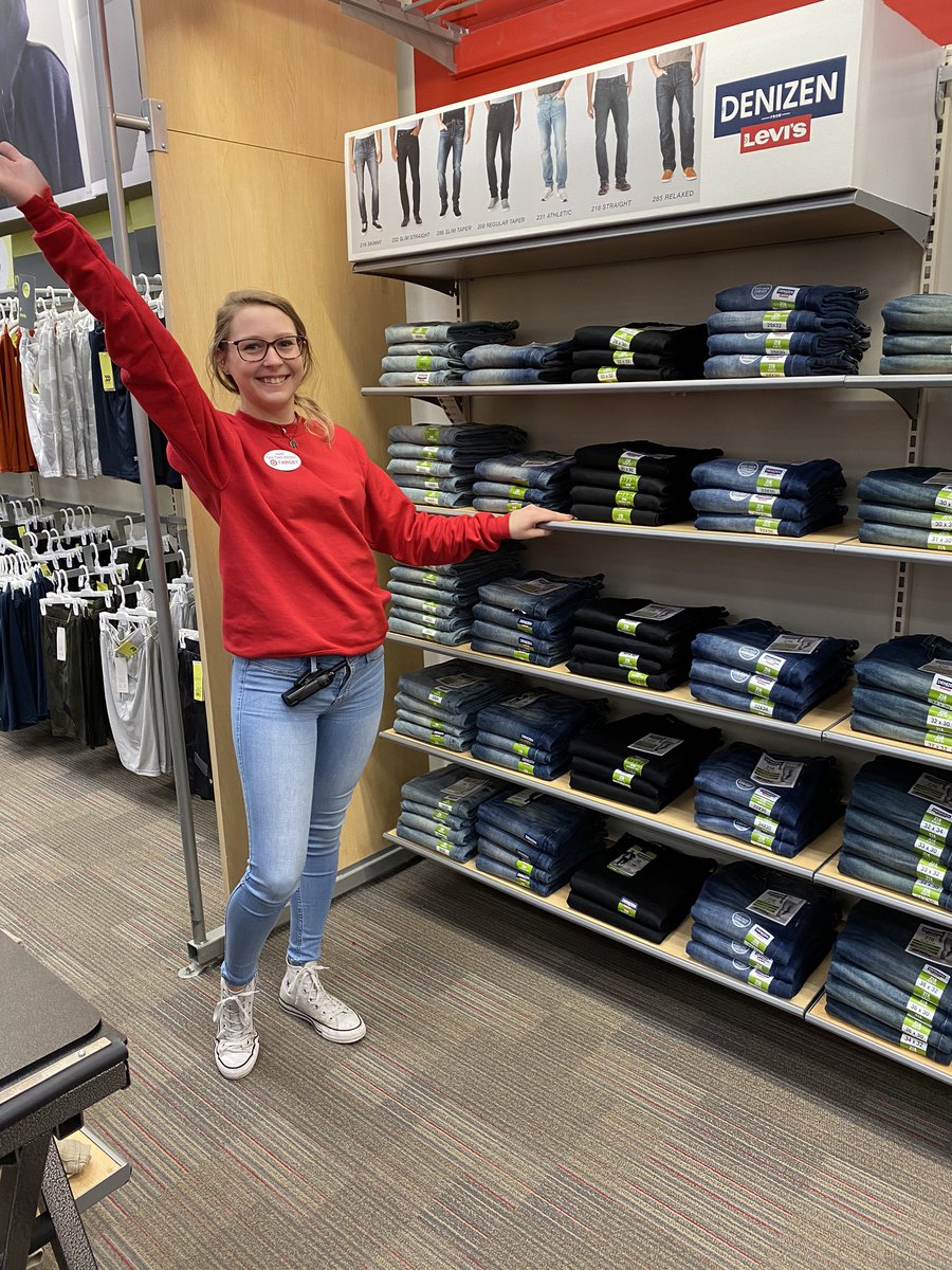 3 days in and style consultant Sara is already killing her denim folds! Shout out to our trainer Cada for teaching her the standards! @ScharfDenise <a href="/nostlund04/">Nicholas Ostlund</a> <a href="/Summer_K_W/">Summer Hickok</a>