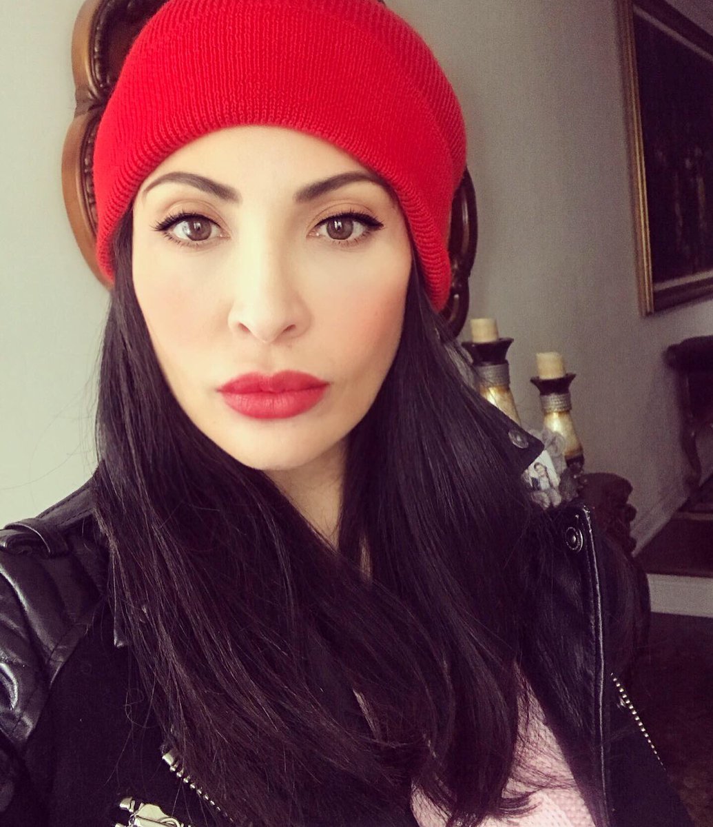 UTheKnockOut's tweet photo. Seeing Red?! 🤣Nothing a ’red lip’ can't cure!💄💋Happy Sunday! Low - affect?! Try it --- incorporate some of your favourite things to give you that ’quick pick me up’! Find happiness in the small things!😉 #redlip #smile #strategiesforlife #createyourownhappiness #thesmallthings https://t.co/ngfTFXMwQZ