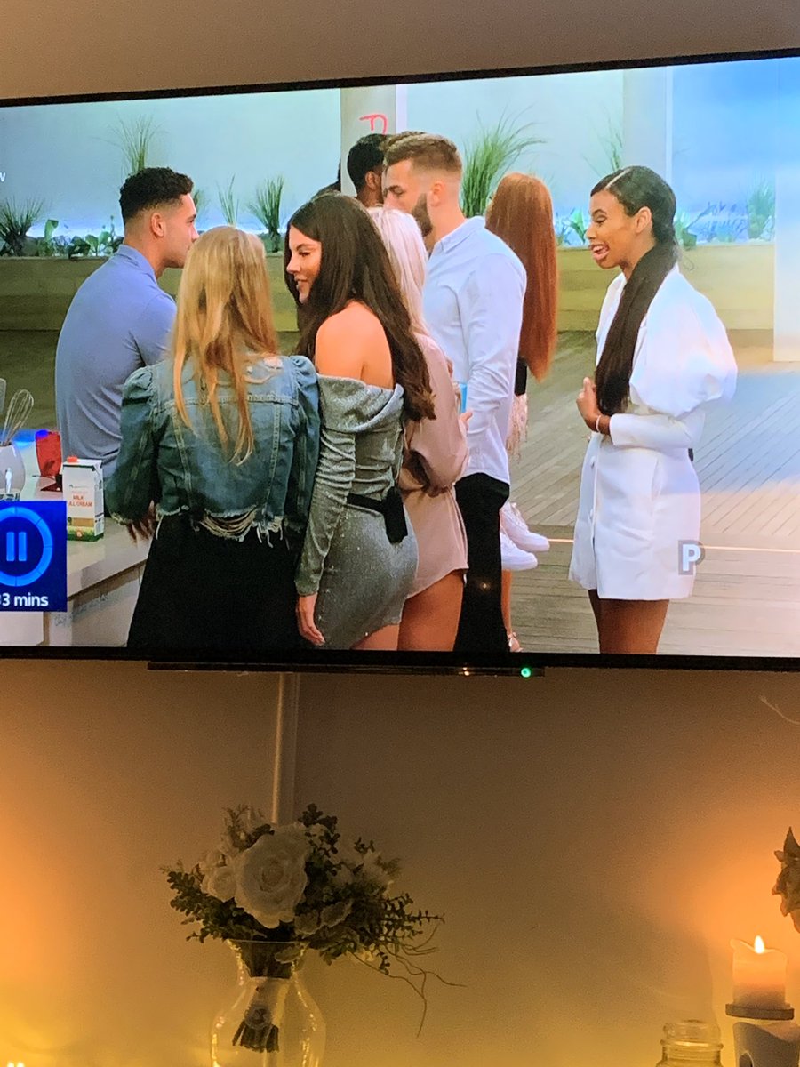 Paused love island and have no idea what Sophie is doing 😂 #LoveIsland2020