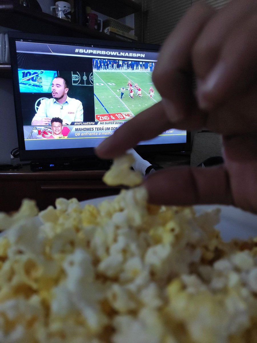 Danizinha0026's tweet photo. Perfect Sunday! #nflnaspn #superbowl #popcorn #SuperBowlnaESPN https://t.co/azd43hsrur