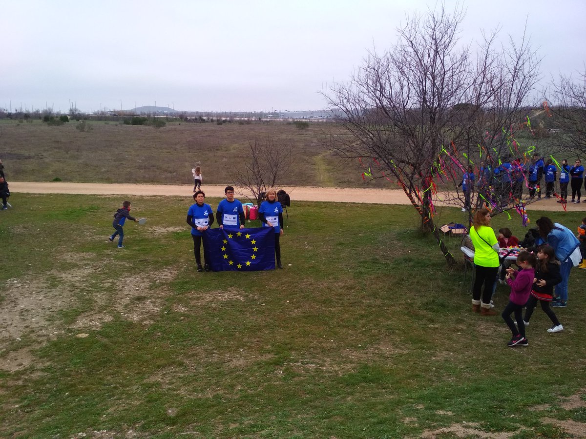 ampamanuelfalla's tweet photo. Nuestros chic@s del falla, también nos quisieron sorprender con un flashmob sobre @Europarl_ES, enhorabuena chic@s nos ha encantado a tod@s.
#flashmod #europa #iesmanueldefalla https://t.co/0wqS0pS4Xl