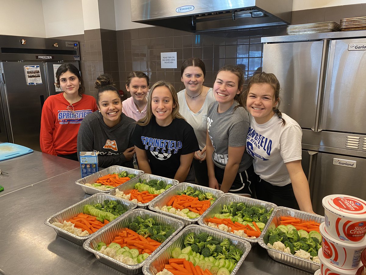 sls_super's tweet photo. Another Springfield High School AP Biology class serving Dinner at the Ronald McDonald House and on Super Bowl Sunday! Blue Devils giving back. @springfield_com @13abc @KristianBrown @saskoback @shs_hsprincipal https://t.co/O5t2FG2wH4