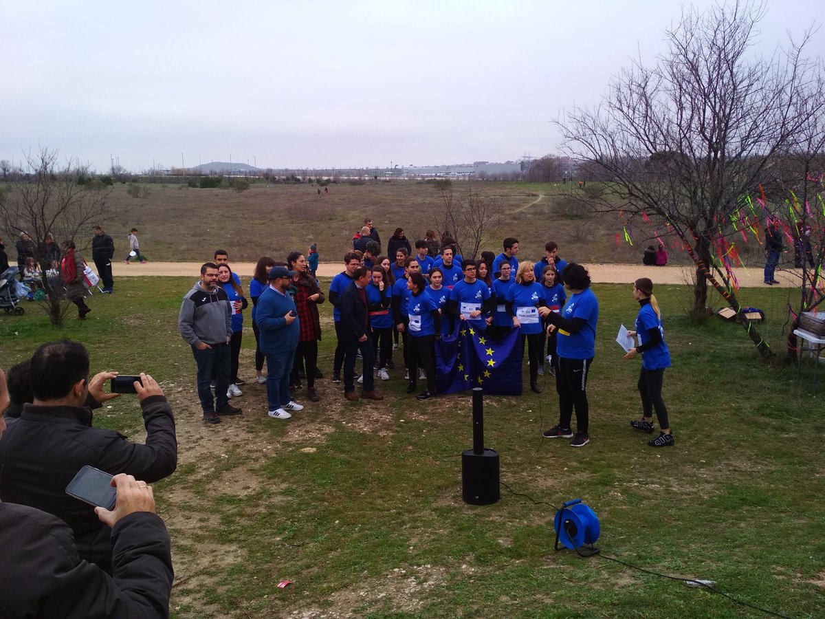 ampamanuelfalla's tweet photo. Nuestros chic@s del falla, también nos quisieron sorprender con un flashmob sobre @Europarl_ES, enhorabuena chic@s nos ha encantado a tod@s.
#flashmod #europa #iesmanueldefalla https://t.co/0wqS0pS4Xl