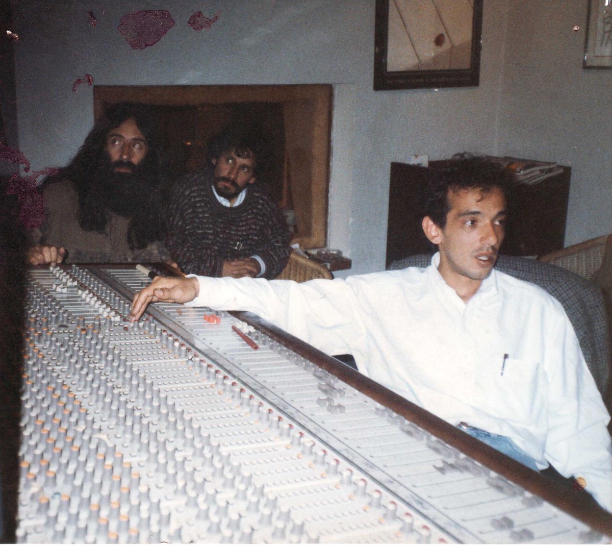 moscaclaros's tweet photo. Hace 25 años grabábamos la banda sonora de Cuestión de Fé con Marcos Loayza y Oscar Garcia https://t.co/D1mcpzAYDL