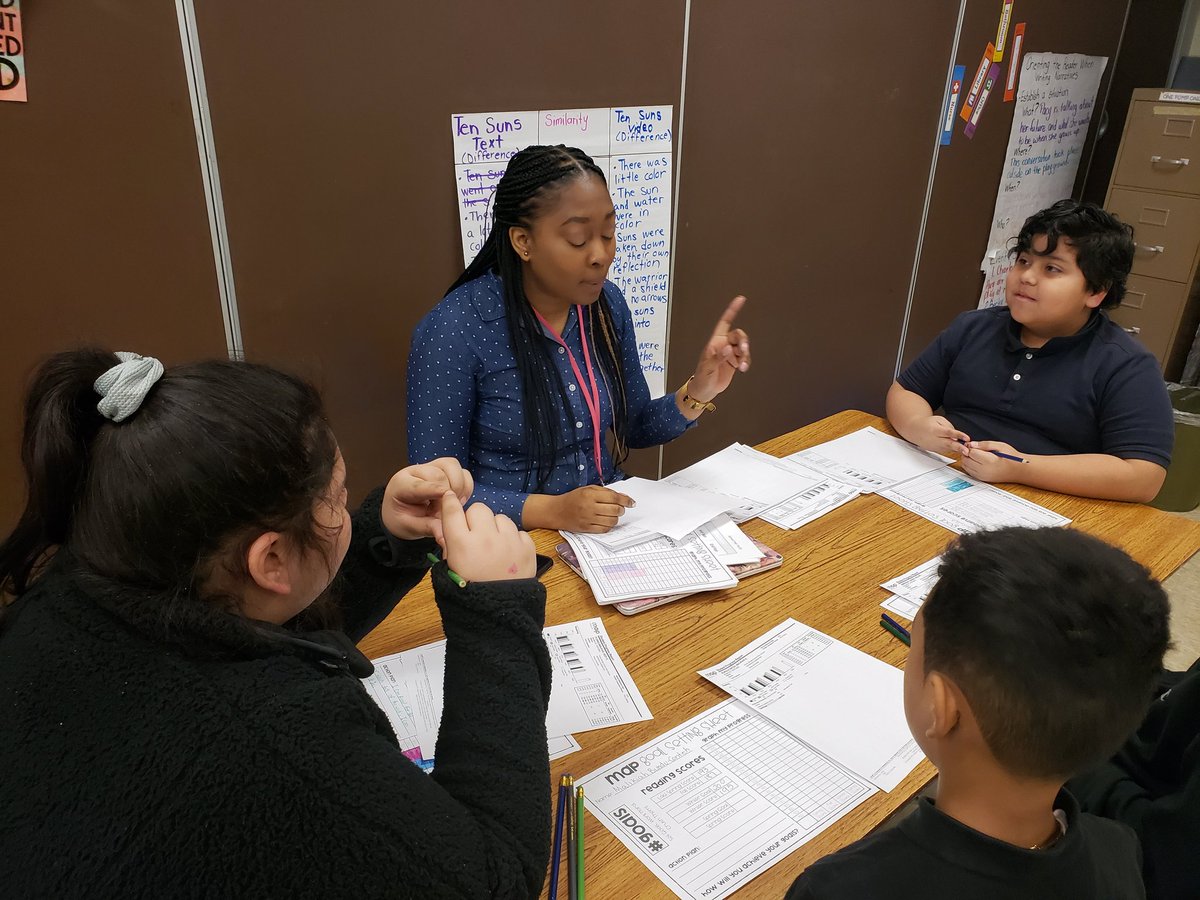 teacherchick611's tweet photo. Riverdale's Data Coach and Reading ILT having conversations with students about MAP-R data.  #settinghighexpectations @ResRiley  @SNeal3105 https://t.co/Ku0FYcRfHL