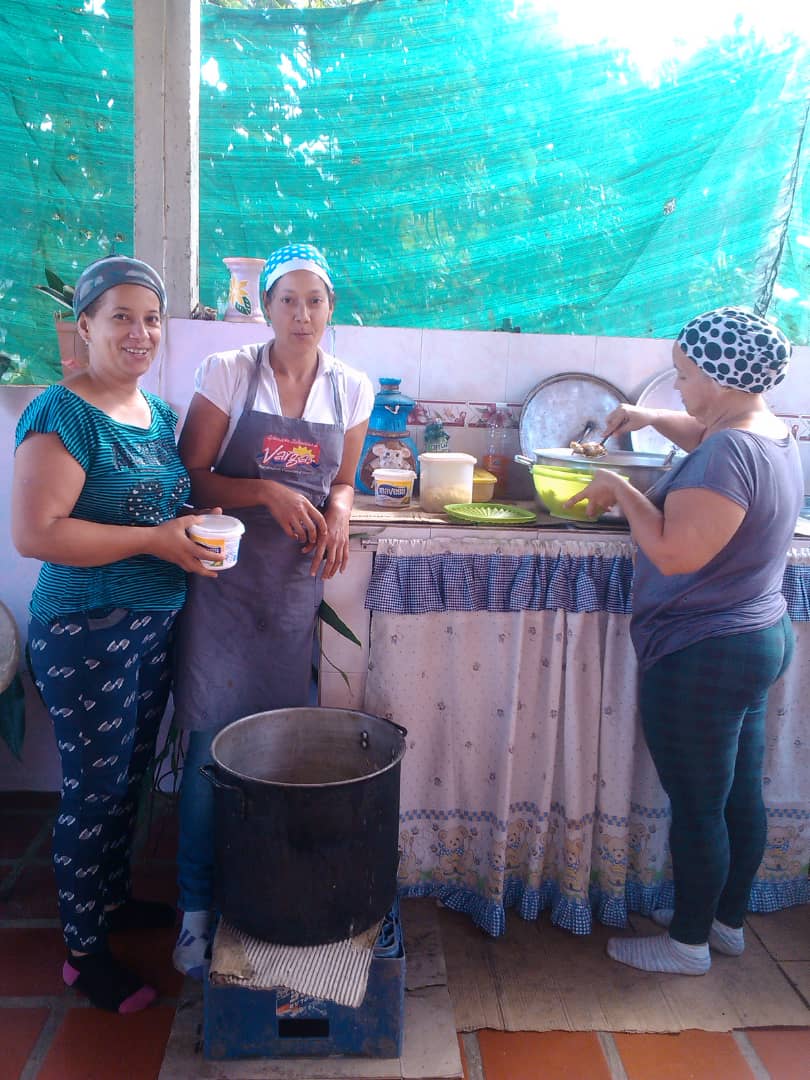 LogicasaOficial's tweet photo. #02Feb|
Los Misioneros de la Alimentación de @logicasaoficial, atienden el 5to Despliegue en Acompañamiento a las #CasasDeAlimentación desplegados en el sector La Virgencita, parroq Carayaca, estado La Guaira, dónde atienden 200 personas
¡VENCEREMOS!
#21AñosDeRevoluciónVictoriosa https://t.co/7VJmWXorQD