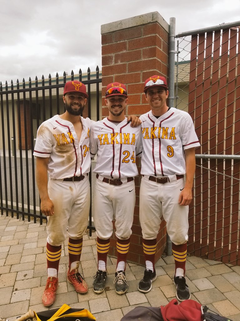 marieham72's tweet photo. A few of my favorite catchers!!🤘#NationalCatchersDay #rollyaks https://t.co/LQ6EUzvNcN