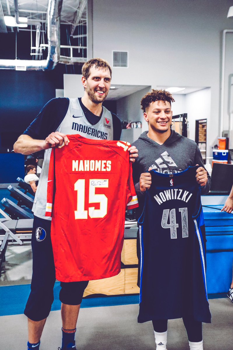 dallasmavs's tweet photo. Super Bowl vibes 🙌🏈 #MFFL #SBLIV https://t.co/saC7Zcxtbz