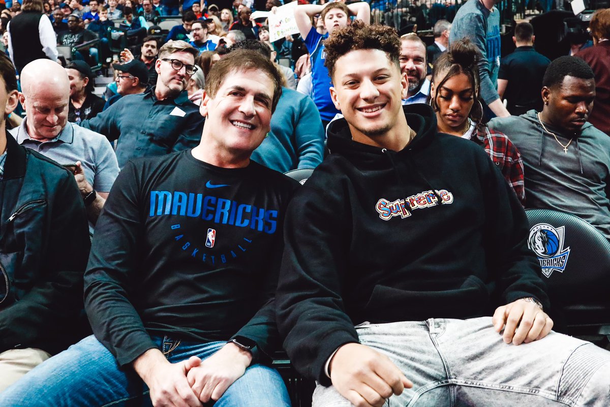 dallasmavs's tweet photo. Super Bowl vibes 🙌🏈 #MFFL #SBLIV https://t.co/saC7Zcxtbz