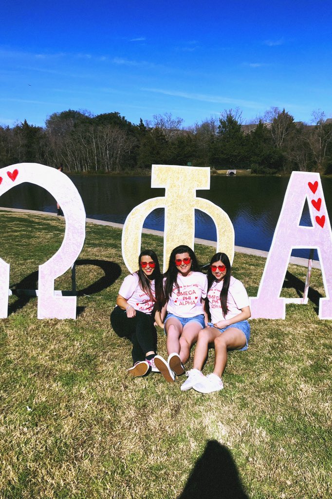 amaandacornell's tweet photo. I love bid day &amp;&amp; these amazing ladies 💗💗 https://t.co/IvbkuE6i0O