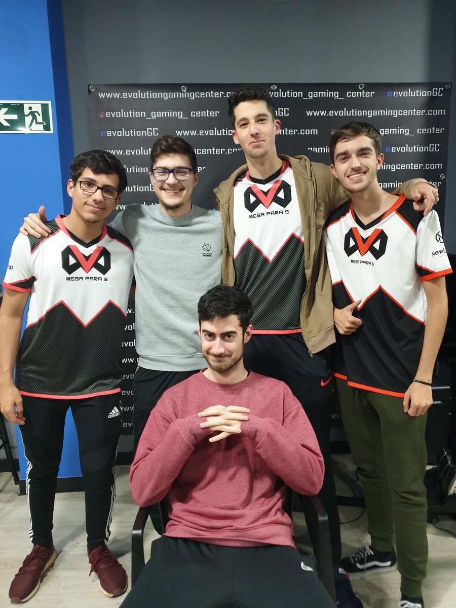 EvoGeSports's tweet photo. @mesa_para_5 Rookie win. Se quedaron a las puertas de jugar el winner bracket. Quedaos con sus caras, os haran sufrir el el proximo torneo. @UNTTSWorld @MyrtiaGamesBar @ShiftGaming_ES https://t.co/9FmALTsR6F