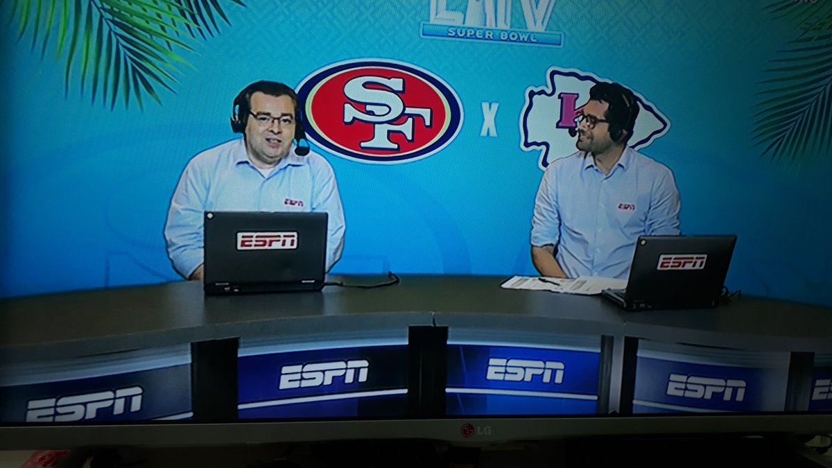 Rodrigop_medeir's tweet photo. Eu, a Patroa e a ESPN no superbowl....Mahomes neles #SuperBowlnaESPN https://t.co/LHU5kvOIfv