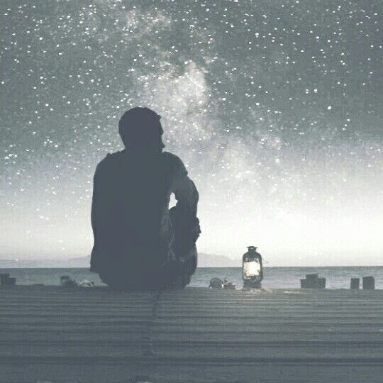 v__i26's tweet photo. هناك عيون لا تبكي ، لا تحكي ، تصمت فقط ..! لكن قلوب تنفطر ، تتفجر ، تموت بشموخ وبصمت . https://t.co/mwx1vaoGNj