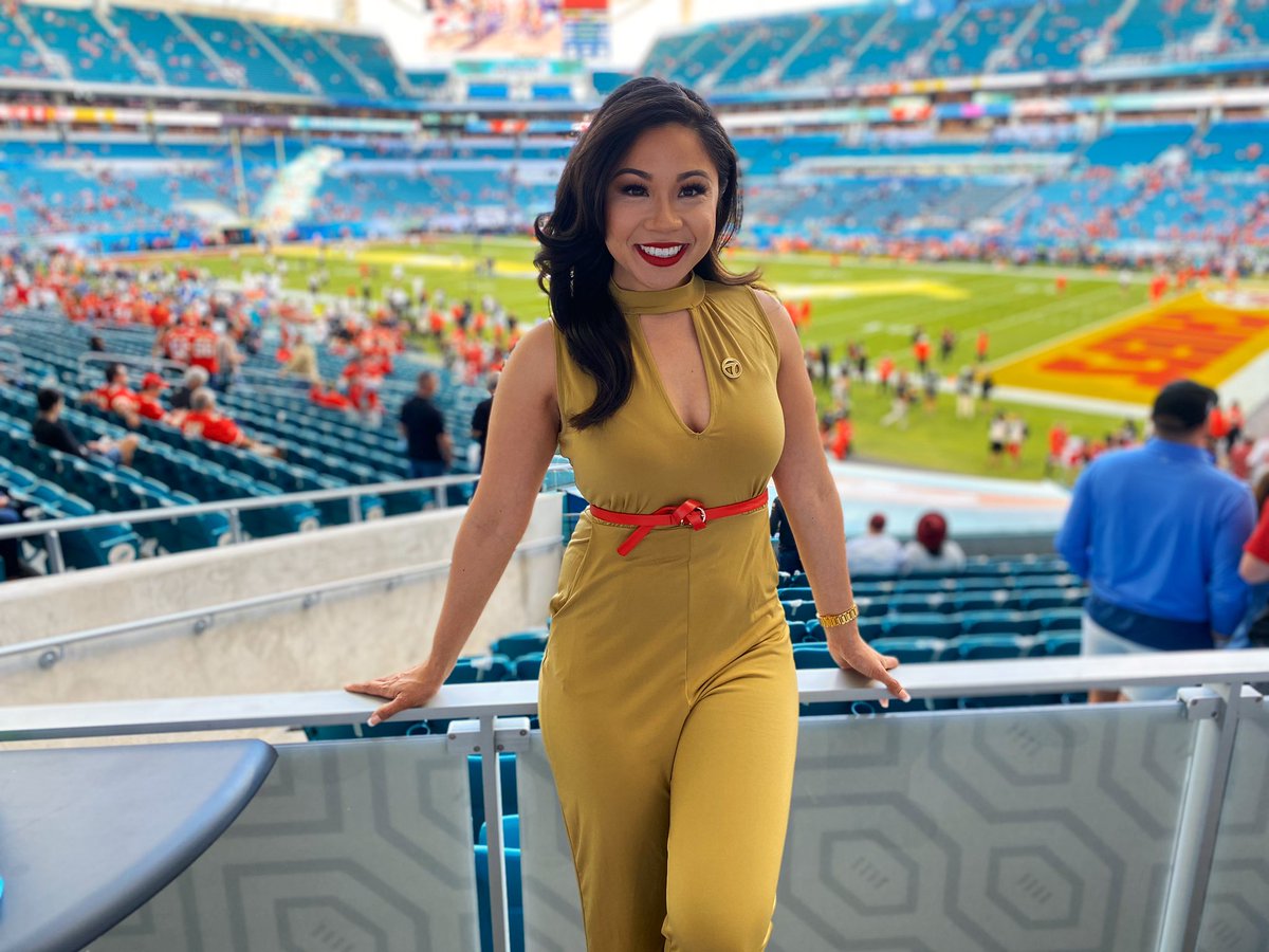 AmandaABC7's tweet photo. .@49ers fans... ARE YOU READY?!
So close to kickoff, and Iโm LIVinโ for #SBLIV.
Give me a โค๏ธ if your heart is bursting out of your chest, in excitement!
I canโt sit still.
#49ersOn7 #MiamiMANDA #GoNiners #BANGBANGNINERGANG https://t.co/s2KWz5t6Sn