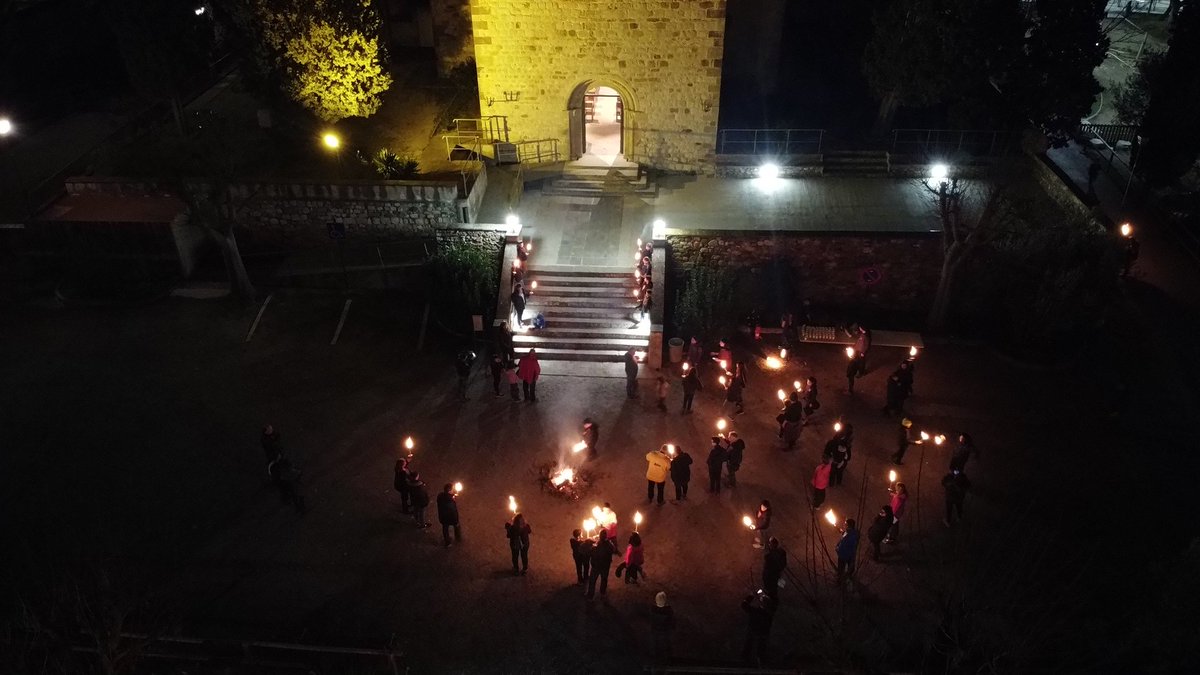 franqui1014's tweet photo. Marxa de #torxes i baixada del #pessebre del #Pedró de #Llerona organitzada per @GMLlerona
Magic!!!
Més a https://t.co/Q2yPLZR2iS https://t.co/gr21rf8pcz