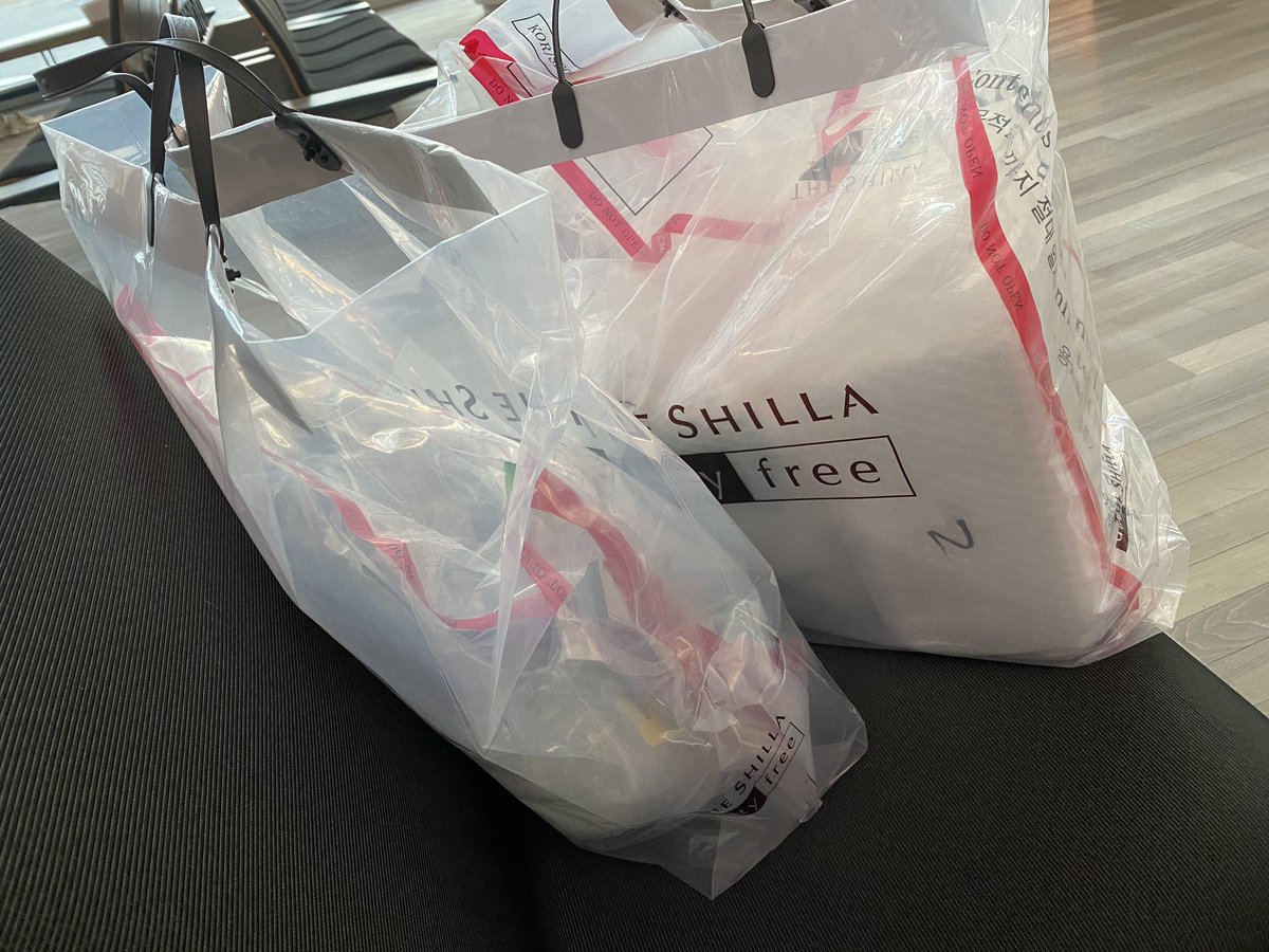 harin2121's tweet photo. 免税のオンラインって神ってるね🤣
化粧品だけで8万分😕安すぎてポンポンカートに入れてしまった当分ほんとに買い物気をつける🙅‍♀️ https://t.co/ZW1Y1l2ko1