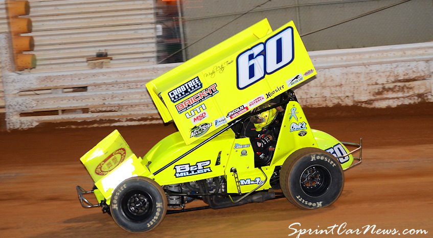 You cant miss Ohio racer <a href="/KoryCrabtree60/">Kory Crabtree Racing</a>'s car as he races into turn one <a href="/PortRoyalSpdway/">Port Royal Speedway #SpeedPalace</a> during @ASCoC competition.