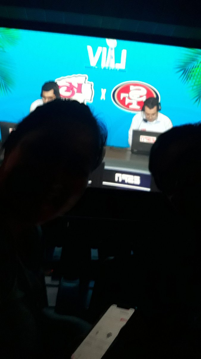 lghartwig's tweet photo. #SuperBowlnaESPN com @MagdaNagasawa e toda balbúrdia de  @romulomendonca e @CurtiAntony https://t.co/N4cc8tiWcn