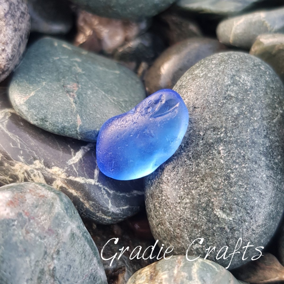 GradieCrafts's tweet photo. Blue beauty 💙
#seaglass #seaglassaddict #beachcombing #beachcomber #blueseaglass #cornflowerblue #anglesey #angleseyseaglass #wales #welsh #welshseaglass #gradiecrafts #seaglasslove #seaglasslover #blue #blueglass #etsy #etsyshop #etsyseller #folksy #folksyshop #folksysellers https://t.co/awuAttSQGo