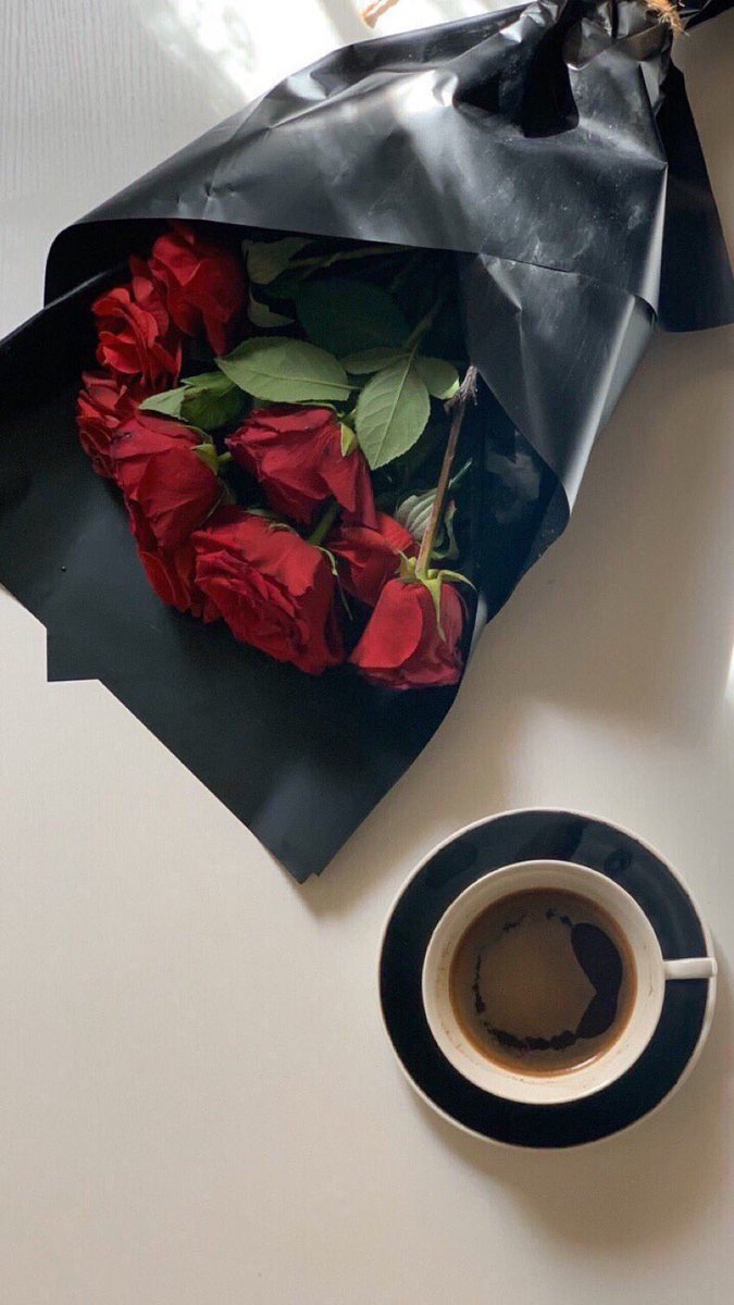 Ky7Bapb1's tweet photo. إياك أن تقول أحبك 
لشخص لست واثق من الإستمرار معه
إياك أن تحولها إلى مشروع جرح ودمعة مؤجلة
إياك أن تجعل هذه الكلمة أسهل ما تنطق
وأصعب ما تستمر فيه
إياك أن تقولها وأنت مخمور بالرغبة والإعجاب
غير آبه بوقعها المزلزل
إياك أن تجعلها خفيفة ومستهلكة على لسانك
إياك ! https://t.co/Edu5crYxKF