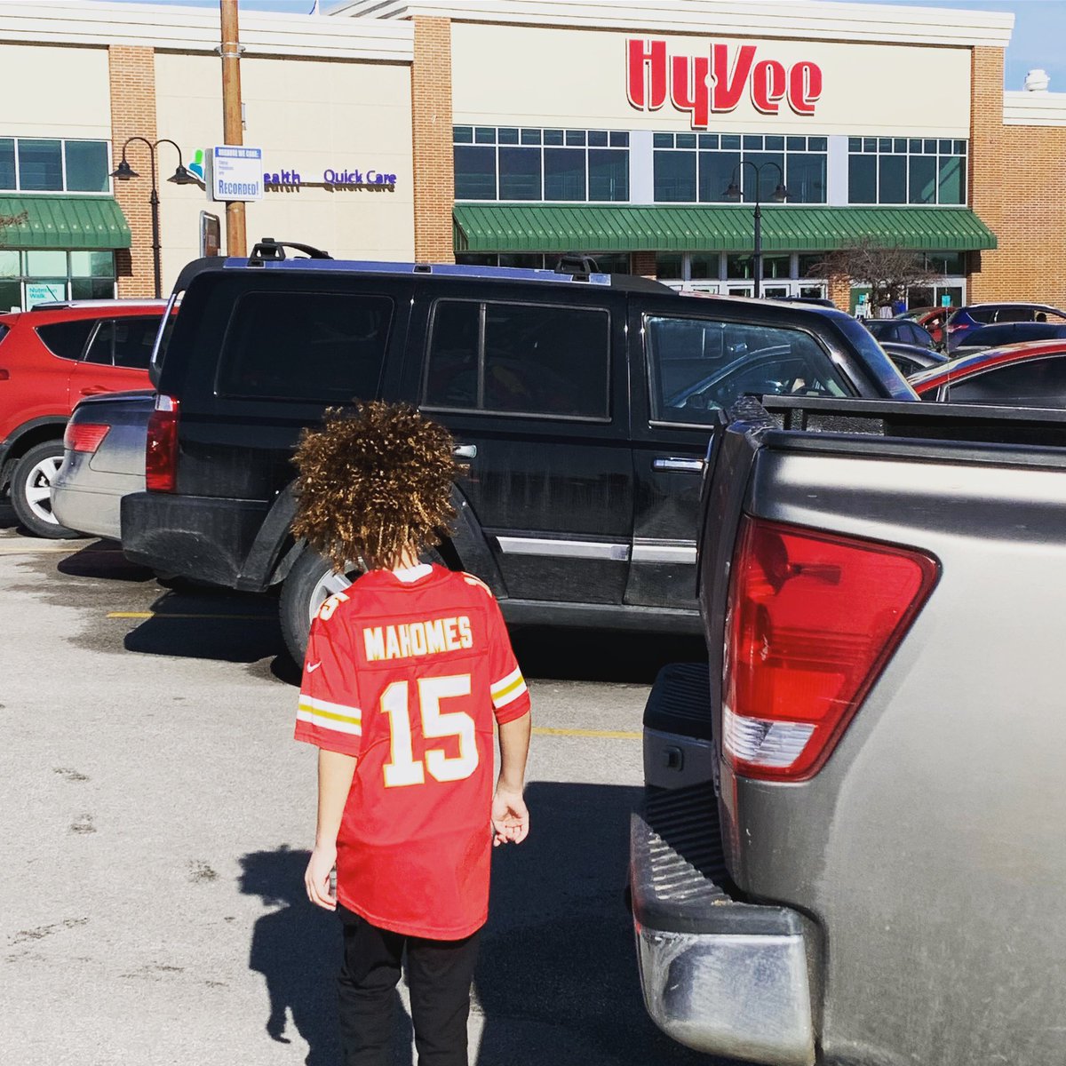 MBolding's tweet photo. @PatrickMahomes heading into @HyVee for some pre-Super Bowl snacks! @Chiefs Go Chiefs! 🏈🏆 https://t.co/ZmycJAfOcj