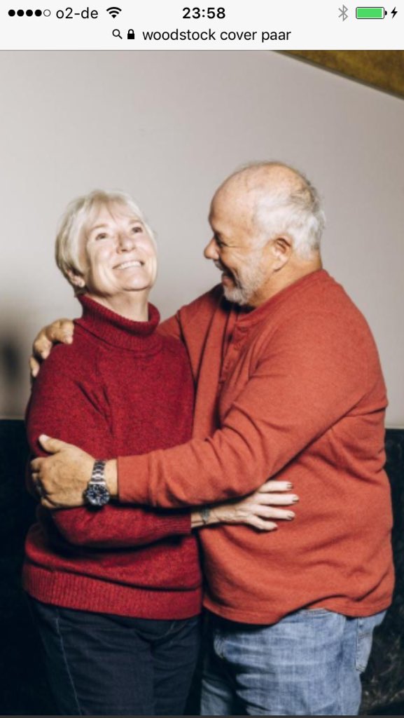 ClaireLaaffat's tweet photo. @AhmadAl_islam @Ahmad1618A @anas3ns Iconic. Do you know their names?
They remind me of the #Woodstock-couple Bobbi & Nick, today 70 years old & still a couple in love.
God willing, this Syrian couple will find the same happiness. Praying for them. #IdlibToBerlin #Syria https://t.co/Cnd5LVtKrT
