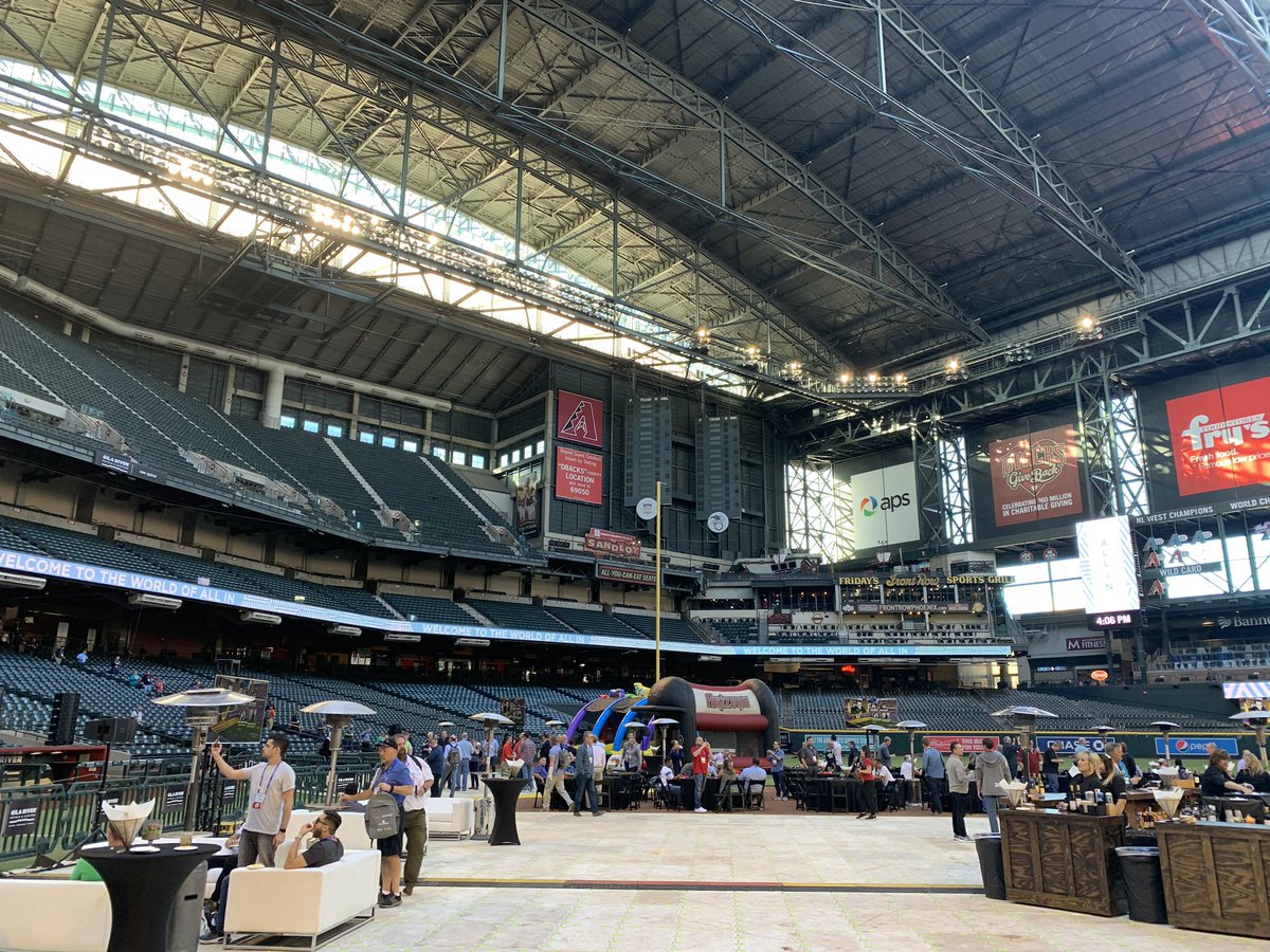 Afhelmy's tweet photo. Avaya Engage Super Bowl Night ! https://t.co/B0a17h7LMM