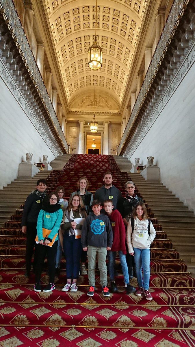 ac_loisier's tweet photo. Bravo à Sandrine Arrault, Madame le Maire de #Corpeau @CD_CotedOr qui a pris le temps de venir faire découvrir @Senat aux jeunes de son village.
1 moment de partage pr connaitre les rouages de notre #démocratie et comprendre l'équilibre si précieux de nos #institutions #civisme https://t.co/sbCmSJKKI4