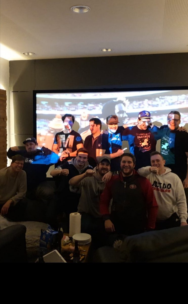 mysteini's tweet photo. #SuperBowlLIV mit Freunden und den Winnern (und Loser) der FantasyNFL Liga. #LetsGo
#ranNFL #ransport @Icke41 @ransport #HomeLounge #iSuckAtFantansyFootball https://t.co/S2teAuS8fI