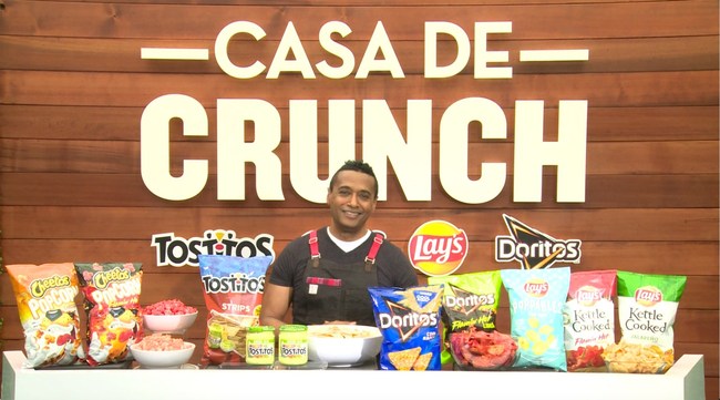 Foodisima's tweet image. Snacking through #Superbowl with Chef Chris Scott. He’ll be reporting live from the #FritoLay #CasadeCrunch at the site of the Game in Miami to show off his big game party tips and latest and greatest snacks from Frito-Lay. #gameday #gamefood #tailgait

foodisima.com/wp/snacking-th…