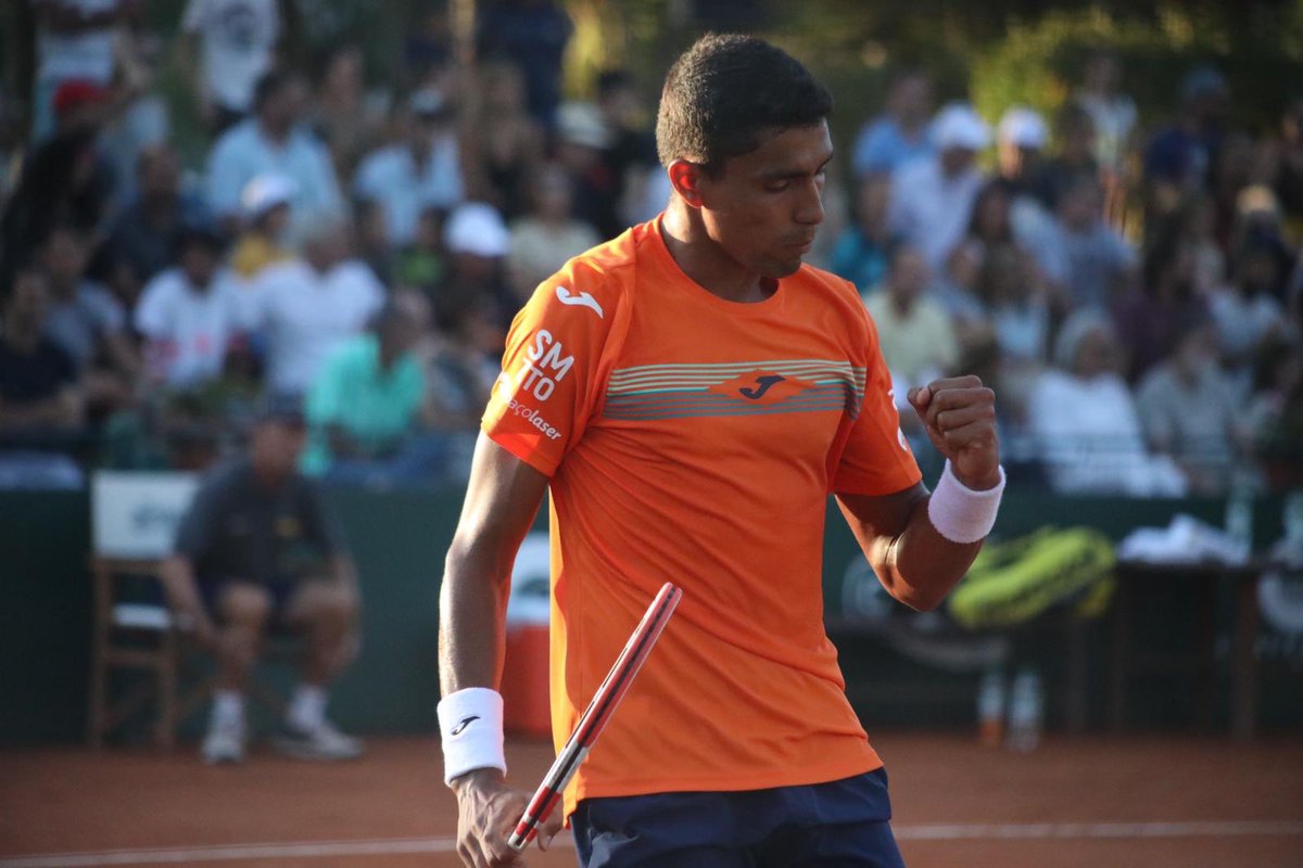 puntaopen's tweet photo. 📸 La final se va a tercer set... ¿Quién será el campeón? 🏆
.
#PuntaOpen2020🎾 https://t.co/VW4s9JLhwp
