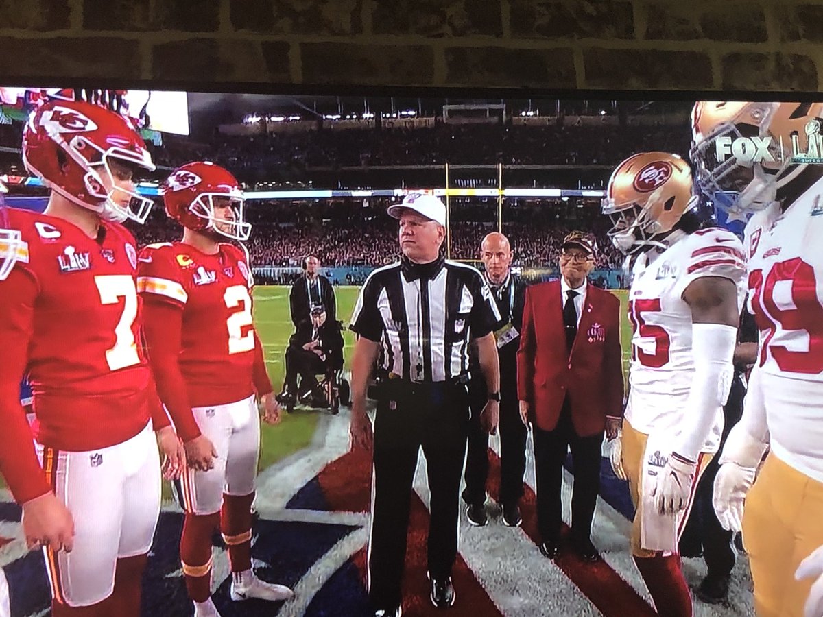 SusieEllison3's tweet photo. Alabama being represented at the Super Bowl! #tuskegeeairmen! Thank you for your service, Charles E. McGhee https://t.co/iC5BpW9P4n