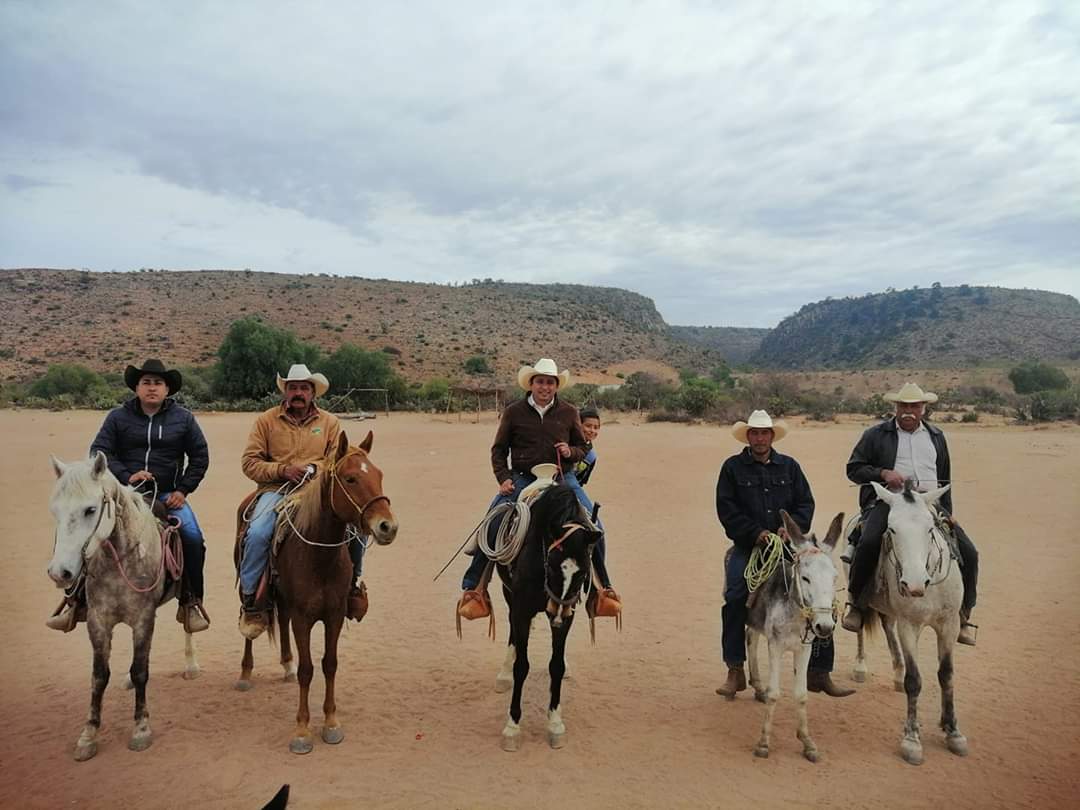 LaloMaldonadoSF's tweet photo. Agradecido siempre con Dios y con la vida que me permite ir hasta los últimos rincones de nuestro bonito Municipio, al recorrer esta Sierra revaloro el trabajo de nuestra gente del campo que lucha día con día para salir adelante.
#SanFelipeesProgreso
#UnionTradicionyProgreso https://t.co/JRnpMkldEy