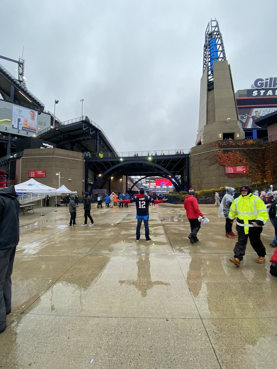 CParisDesign's tweet image. Kind of nice to not be stressing super bowl night but not the same.  Let’s go Brady 2020 wherever you are!  #GOAT #tb12