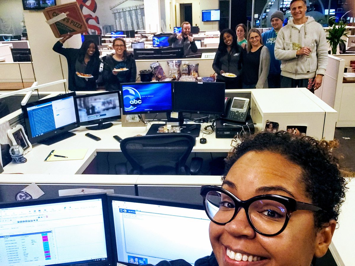 ProducerPG's tweet image. Issa party... at work... with no adult beverages.. BUT ISSA PARTY 😂 #SuperBowlLIV #weekendlife