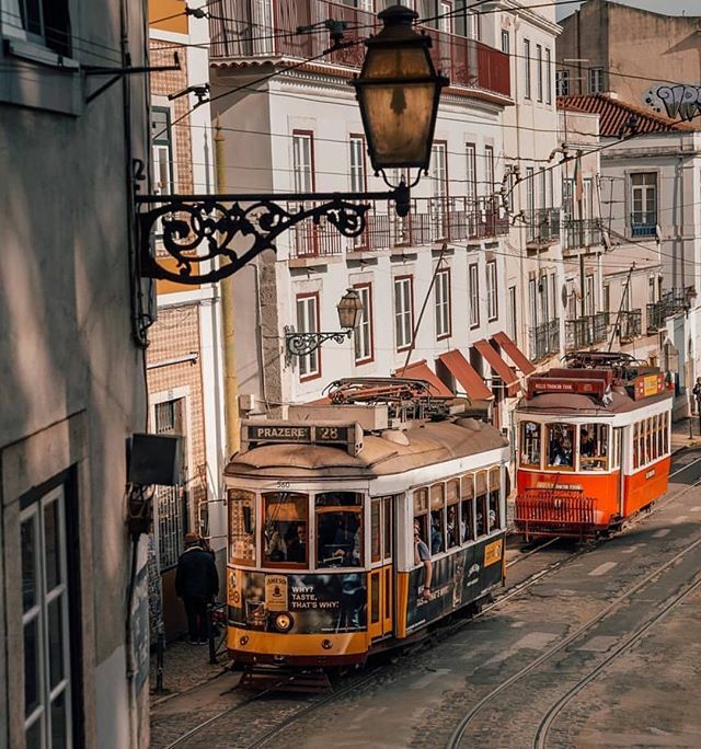 tiles, hills, tarts and trams... Lisbon is a gem 💫. this city has amazing history, views and food 🥧. what’s your fav part of traveling?! ours is experiencing what life really is like in a new city... 👇⠀
⠀
#gobehere⠀
⠀
rg <a href="/eugeniahanganu/">Eugenia</a> ift.tt/3b1f2iV