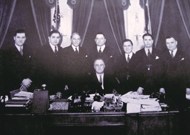 OrderOfAHEPA's tweet image. Happy Presidents&apos; Day! #DYK Did you know there were three U.S. presidents who held membership in the Order of AHEPA? They were: Presidents Franklin D. Roosevelt, Harry S. Truman, and Gerald R. Ford. #serviceorganization #FabricOfAmerica #fraternity #PresidentsDay 1/3