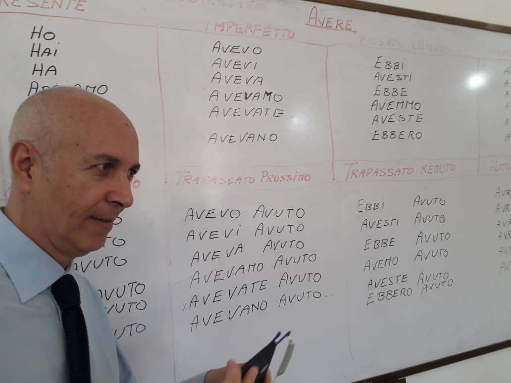 gherardip's tweet photo. En Gira por #Barinas S.E. Embajador🇮🇹 @ItalyinVEN #PlacidoVigo visitó la Escuela de #Italiano "Francesco PETRARCA" que funciona en @CIVBARINAS 🇮🇹 🇻🇪
Interesante compartir con su Profesora y alumnos.
#ItalianiallEstero
#Farnesina
@ItalyMFA @RicardoMerlo5 @EnricoMora5 https://t.co/zjQ83N2ZY6