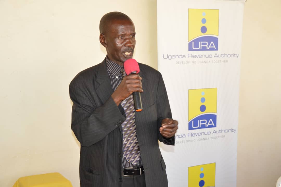 URAuganda's tweet photo. In the ongoing #FinLit activities, we've today interacted with Nakawa Division leaders (Political, Religious and Business) at Kembabazi Catering Center.

Kassim Ddungu, one of the leaders rallied colleagues to make it a habit to pay taxes if they want development in Uganda. https://t.co/0XxatNXSEj