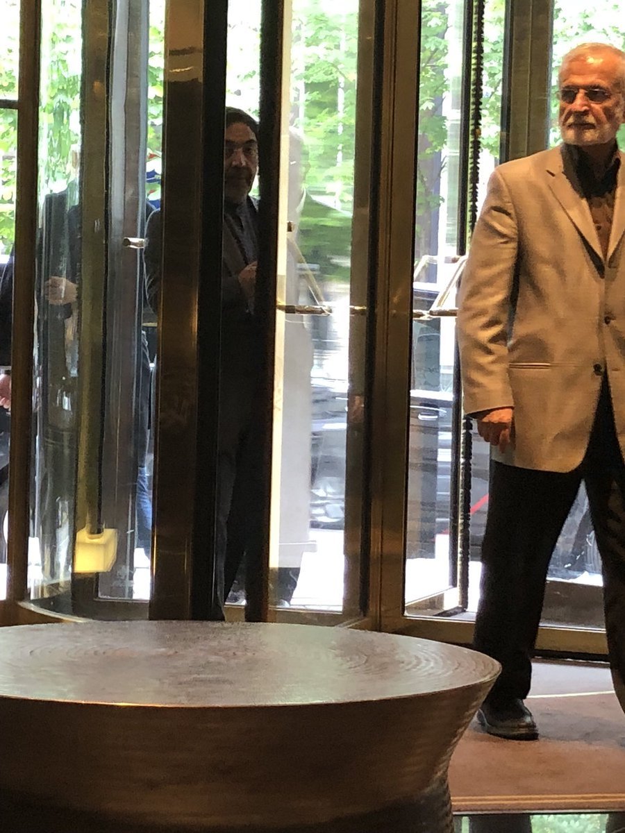 8)Kerry had met with Kamal Kharazi (Iran FM from 1997-2005). The one behind the door looks very similar to Abolghassem Delfi (current Amb to France). See photos for comparison. Please bear in mind these ppl aren't diplomats. They're diplomat-terrorists.h/t  @HanifJazayeri