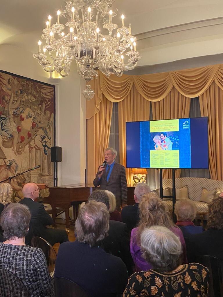 #16febbraio @italyinuk a Londra, giornata in memoria di #FrancoZeffirelli al cospetto dell’ambasciatore Raffaele Trombetta e di Pippo Zeffirelli. Tantissimi gli amici e gli artisti intervenuti, tra cui Jeremy Irons, Tamsin Olivier, Robert Powell, Maggie Smith, Ian McKellen