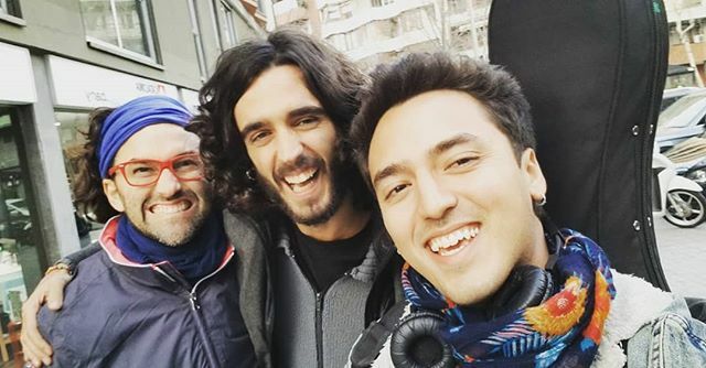 💥Se vienen sorpresas💥
Ayer, tuve el gusto de sentarme, conversar, tomarnos un café y por supuesto CANTAR con @pedropastorguerra, referente de la canción de autor hispanohablante. Muchas gracias hermano por abrir tu corazón y muchas gracias a @julserna por ser el puente entre…