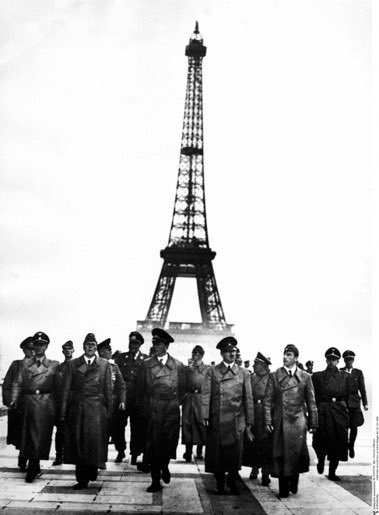 libertecherie7's tweet photo. Quelqu’un voit une différence entre ces 2 photos ??? Moi pas.....
#Acte65 #Macron #Griveaux #GiletJaune #greve17fevrier #GreveGenerale #dictature #macrondemission #MacronDestitution #Macronie #Castaner https://t.co/AKm8tgdlfW