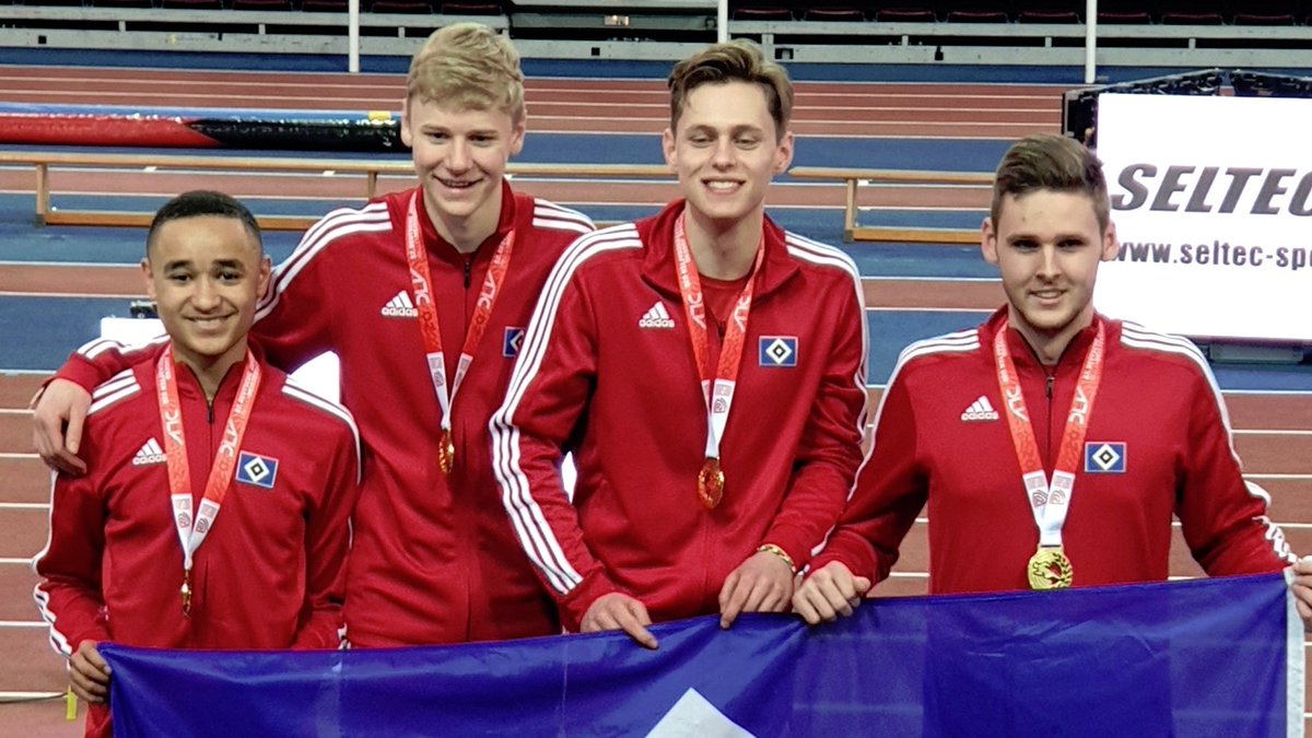 hsv_ev's tweet photo. Am vergangenen #Wochenende gab es zwei Medaillen bei der Leichtathletik-Hallen-DM der U20 💥 In der 4x200 Meter-Staffel holten Matteo #Ciuchini, Matti #Wellm, Manuel #Mordi und Marcel #Klobe die Goldmedaille 🥇 Weitspringerin Anika #Nießen gewann Silber 🥈
___
📸 hsv_la https://t.co/vGtGCmFzIm