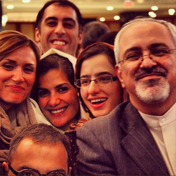 22)NIAC alumni, such as  @NegarMortazavi, are also active in the media.Mortazavi is quite fond of Zarif. It is worth noting that senior Iranian regime officials do not take pictures with people unless they are certain of their utmost loyalty.Mortazavi is also close to  @IlhanMN.