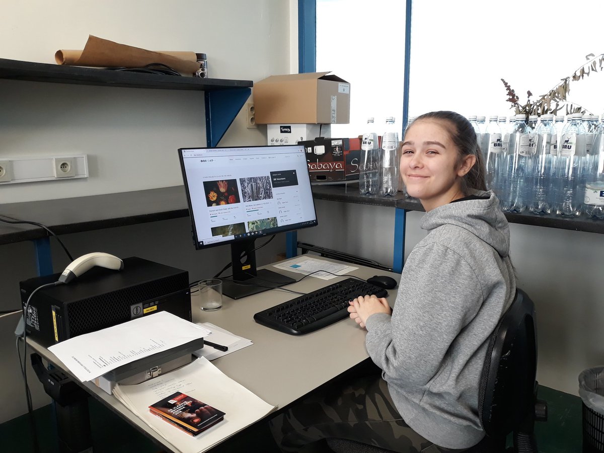 DoeDat (@doedatbe) on Twitter photo Meet Lassina, our 300th volunteer on #DoeDat! For the moment she is busy transcribing labels from Poaceae specimens doedat.be/project/index/… from our digitized #herbarium @BGM_coll_res @botanicgarden01 Meet Lassina, our 300th volunteer on #DoeDat! For the moment she is busy transcribing labels from Poaceae specimens doedat.be/project/index/… from our digitized #herbarium @BGM_coll_res @botanicgarden01